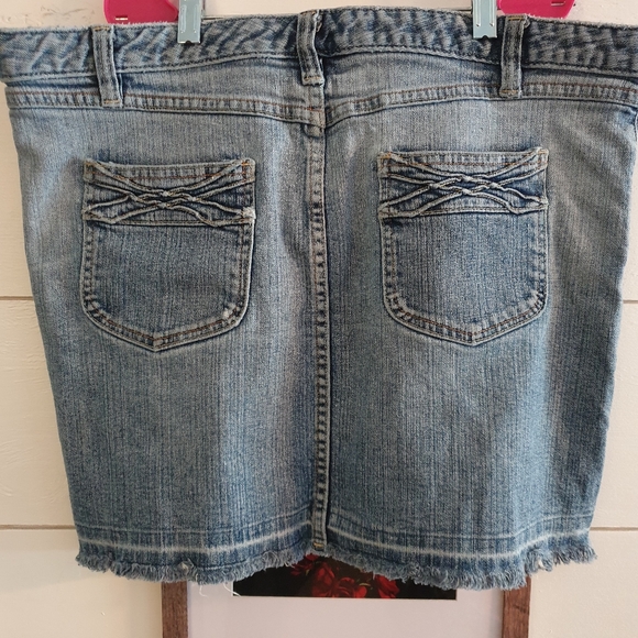 Y2K Gap Jean Skirt. - Picture 3 of 8